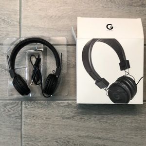 G by Guess headphones black on ear wired NWT headphones Guess